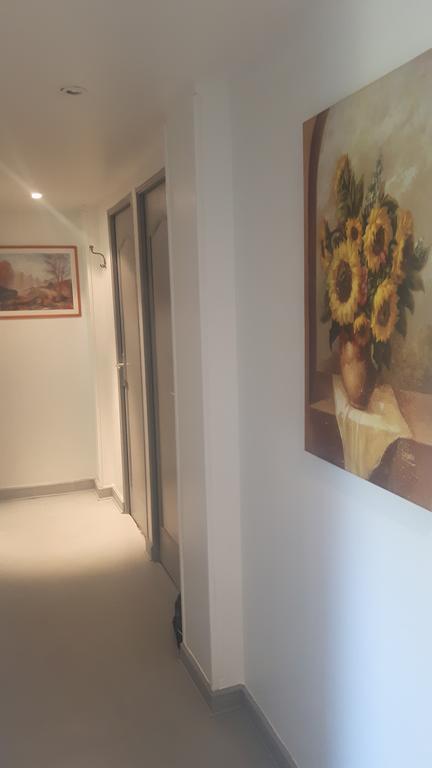 Residence V-Hugo Montfermeil Екстер'єр фото